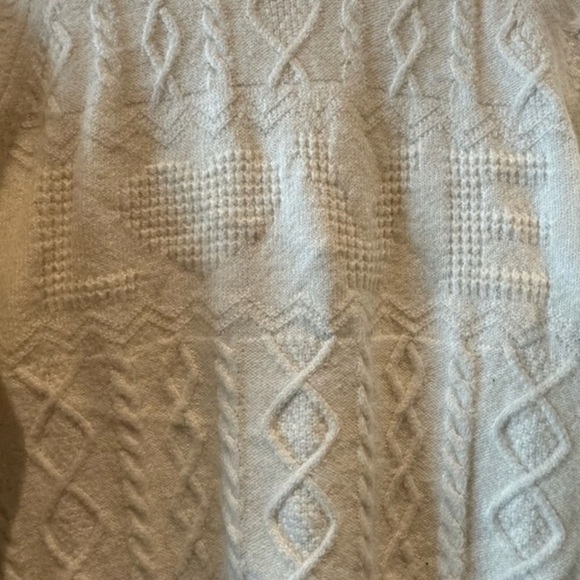 Elegant White Cable Knit Sweater - Picture 9 of 9